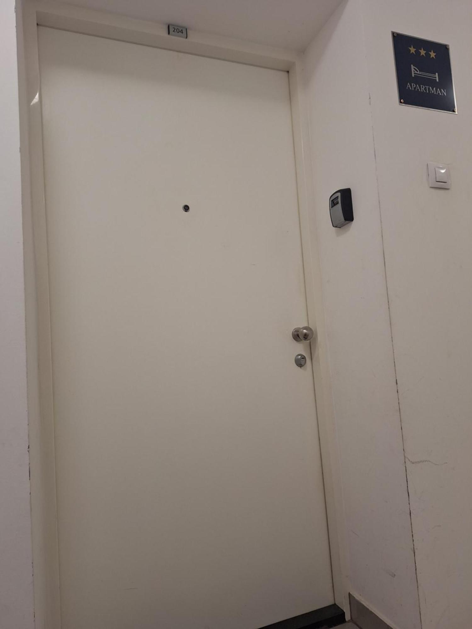 Apartman Lory, Zagreb, Downtown, With Own Parking In The Garage Exterior photo